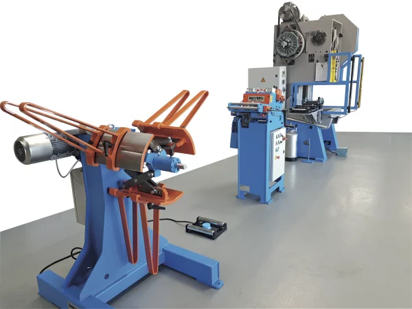 Svolgitori, raddrizzatrici, alimentatori per linee di produzione di presse